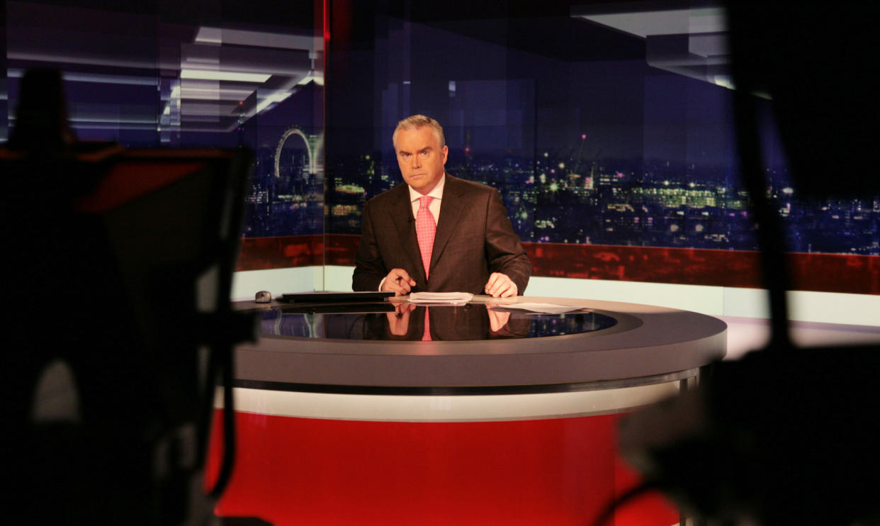 Edwards presenting BBC's Ten O'Clock News in 2007. (Shutterstock)