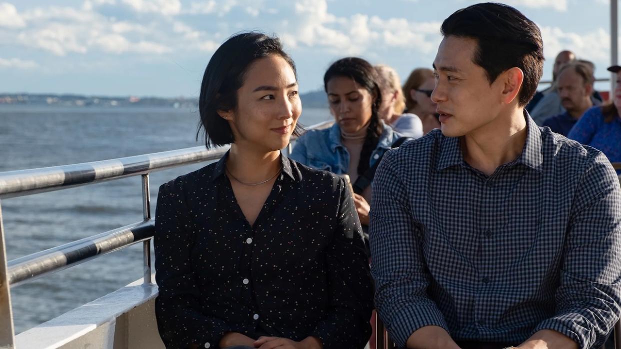  Greta Lee and Teo Yoo in Past Lives. 