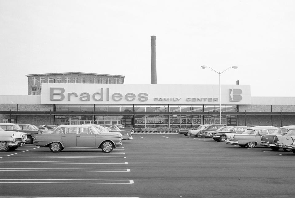 The Bradlees in Fall River. Photo by JT Smith August 1964