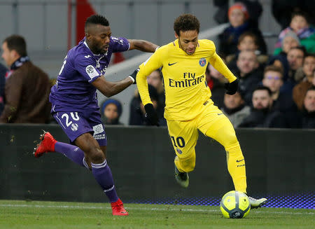 Soccer Football - Ligue 1 - Toulouse vs Paris St Germain - Stadium Municipal de Toulouse, Toulouse, France - February 10, 2018 Paris Saint-Germain’s Neymar in action with Toulouse's Steeve Yago REUTERS/Regis Duvignau