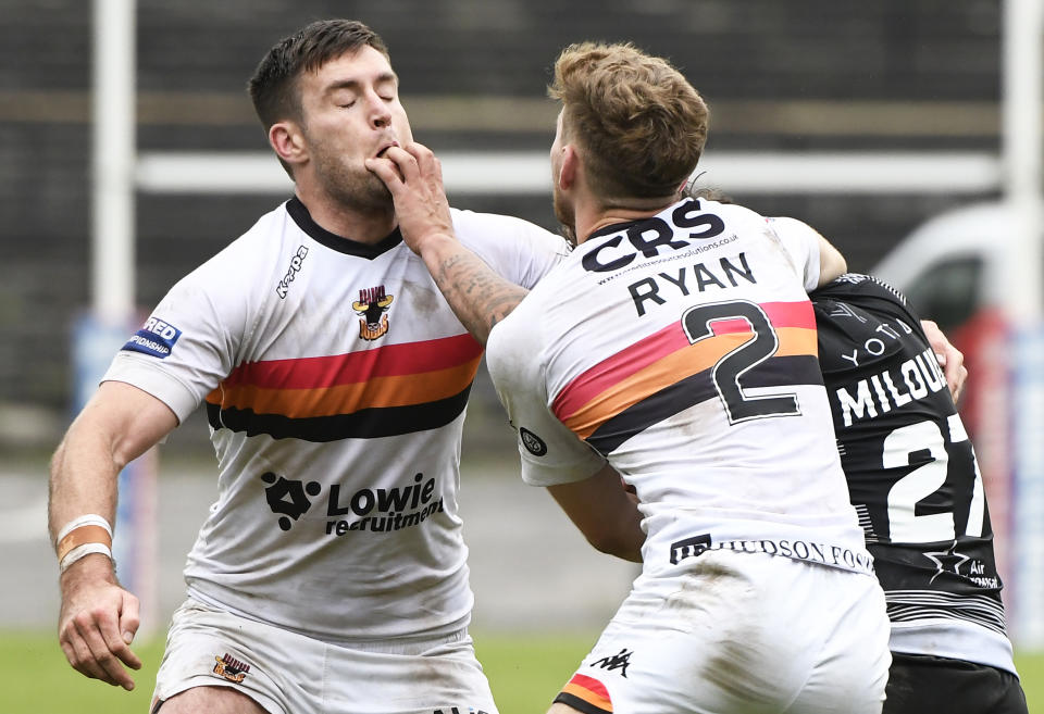 BRADFORD, ENGLAND - AUGUST 04: Ethan Ryan and James Green of Bradford Bulls attempt to tackle Hakim Miloudi of Toronto Wolfpack during the Betfred Championship match between Bradford Bulls and Toronto Wolfpack at Odsal Stadium on August 04, 2019 in Bradford, England. (Photo by George Wood/Getty Images)