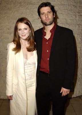 Julianne Moore and Bart Freundlich at the LA premiere of Paramount Pictures and Miramax Films' The Hours