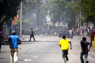 <p>Protesters run in the street during a protest over the cost of fuel in Port-au-Prince, Haiti, Saturday, July 7, 2018. (Photo: Dieu Nalio Chery/AP) </p>