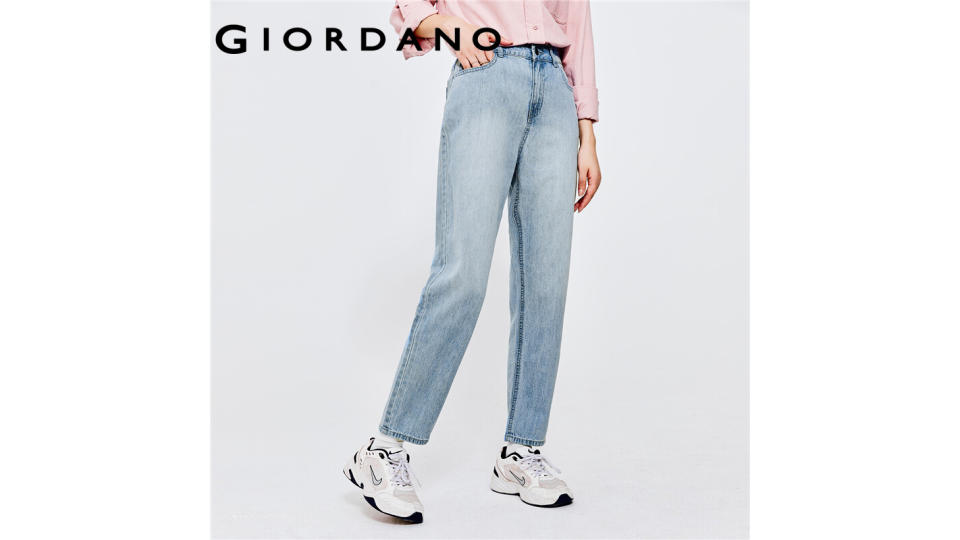 GIORDANO Women Denim Jeans Classic Five-Pocket High Waist Denim Pants 100% Cotton Comfy Lightweight Casual Denim Jeans 05411054. (Photo: Lazada SG)