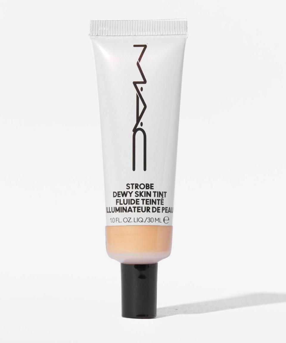 MAC - Strobe Dewy Skin Tinted Moisturiser