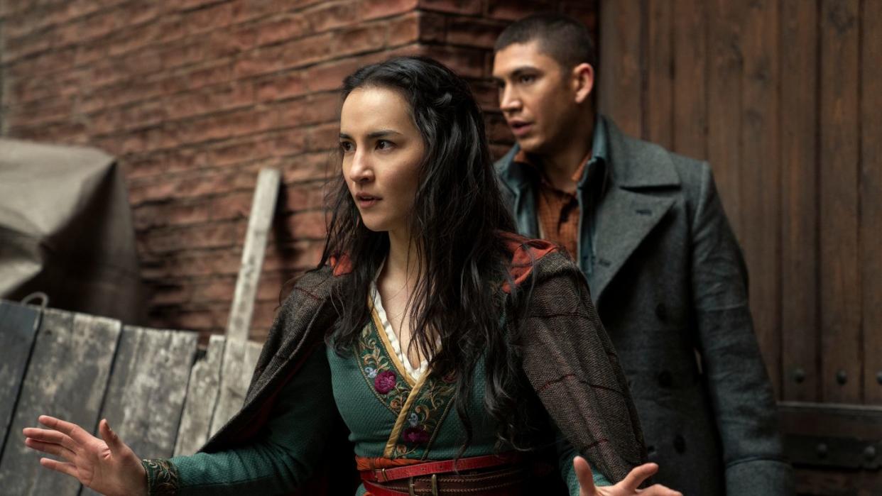 shadow and bone l to r jessie mei li as alina starkov, archie renaux as malyen oretsev in episode 201 of shadow and bone cr dávid lukácsnetflix © 2023