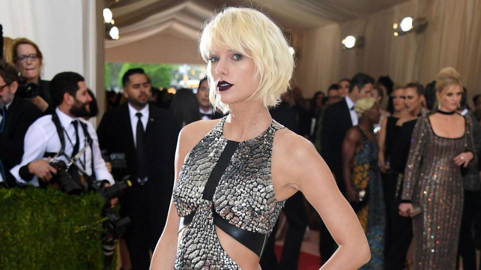 The "Reputation" singer was rocking her Met Gala makeup from 2016.