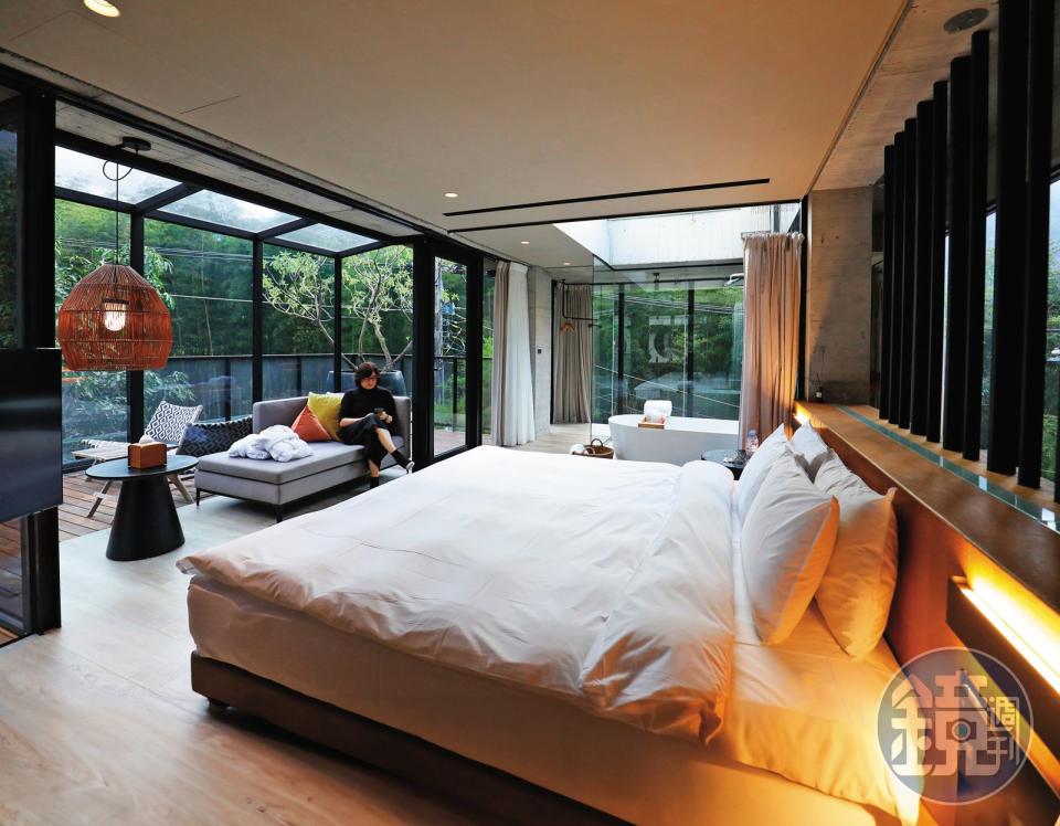 「樸森」是最通透的一間Villa，從床舖到淋浴間都是鋪天蓋地的綠意。
