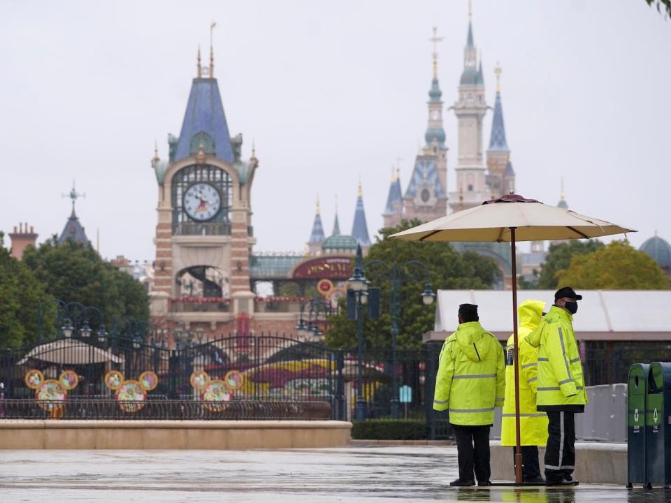 shanghai disneyland closed