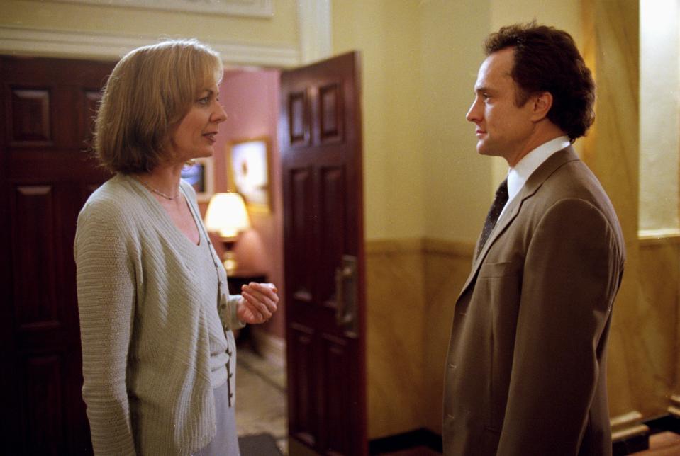 Allison Janney as CJ Cregg & Bradley Whitford as Josh Lyman – ©Warner Brothers 2001