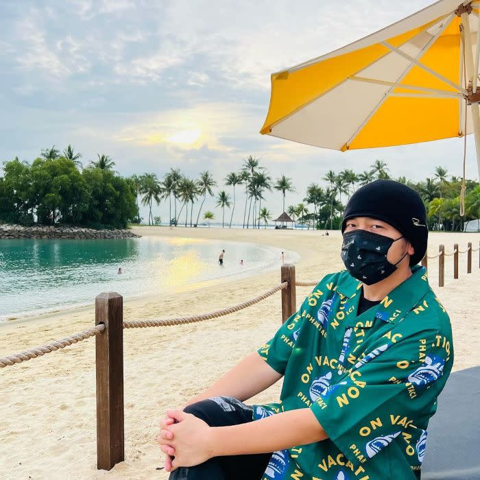 Jay posted a pic of him in Singapore a few days prior to the concert