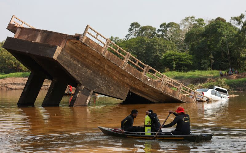 Bridge collapsed in BR-319 road in Careiro da Varzea