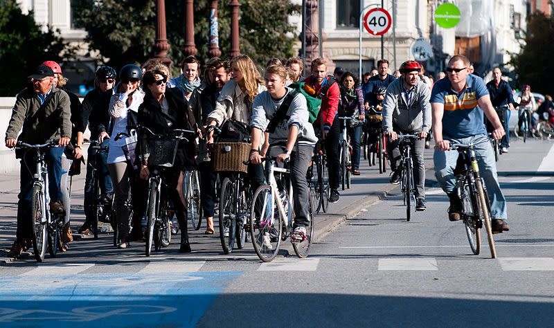 Ciclistas en Copenhague (Heb - Wikimedia Commons)