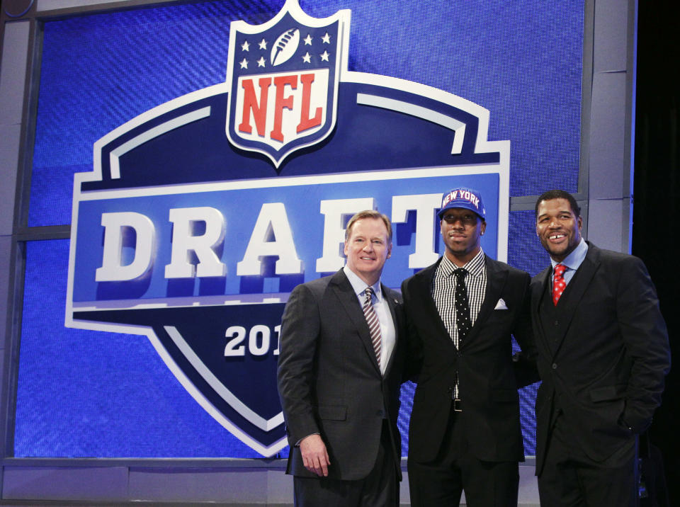 Louisiana State wide receiver Rueben Randle poses for photographs with NFL Commissioner Roger Goodell, left, and Michael Strahan, right, after being selected 63rd overall by the New York Giants in the second round of the NFL football draft at Radio City Music Hall, Friday, April 27, 2012, in New York. (AP Photo/Frank Franklin II)