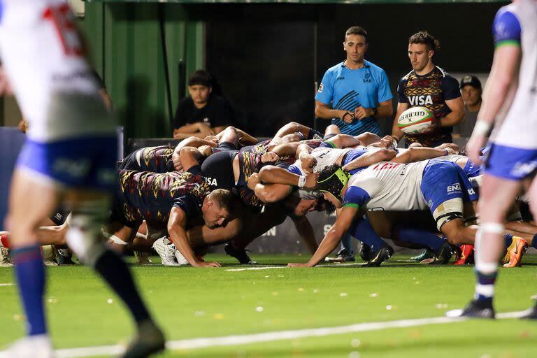 El scrum fue uno de los aspectos del juego mejor ejecutados por Pampas; Yacaré XV opuso resistencia con muchos argentinos, al punto de que sus 32 tantos fueron obra de rugbiers albicelestes.