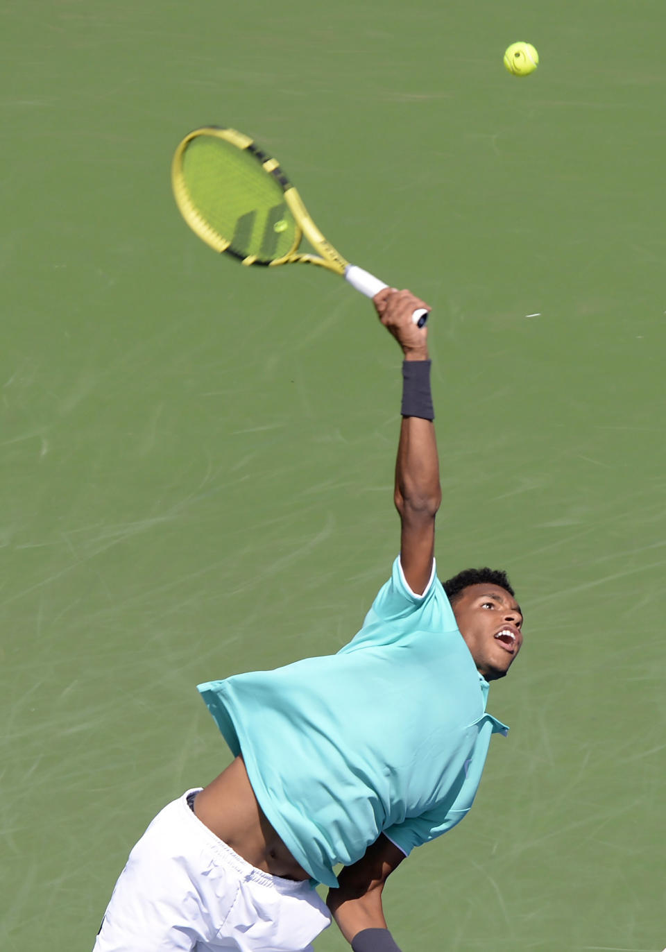 Canada's Felix Auger-Aliassime serves to Russia's Karen Khachanov during the Rogers Cup men’s tennis tournament Thursday, Aug. 8, 2019, in Montreal. (Paul Chiasson/The Canadian Press via AP)