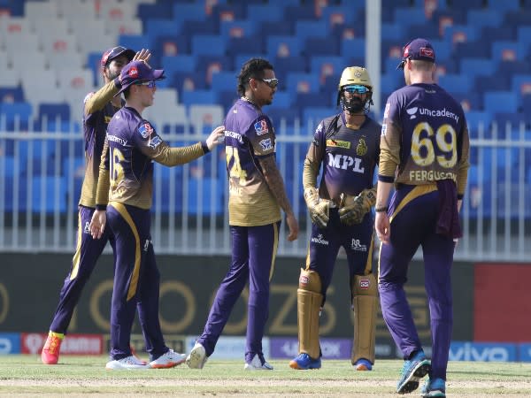 KKR players in action against DC (Photo: Twitter/IPL)