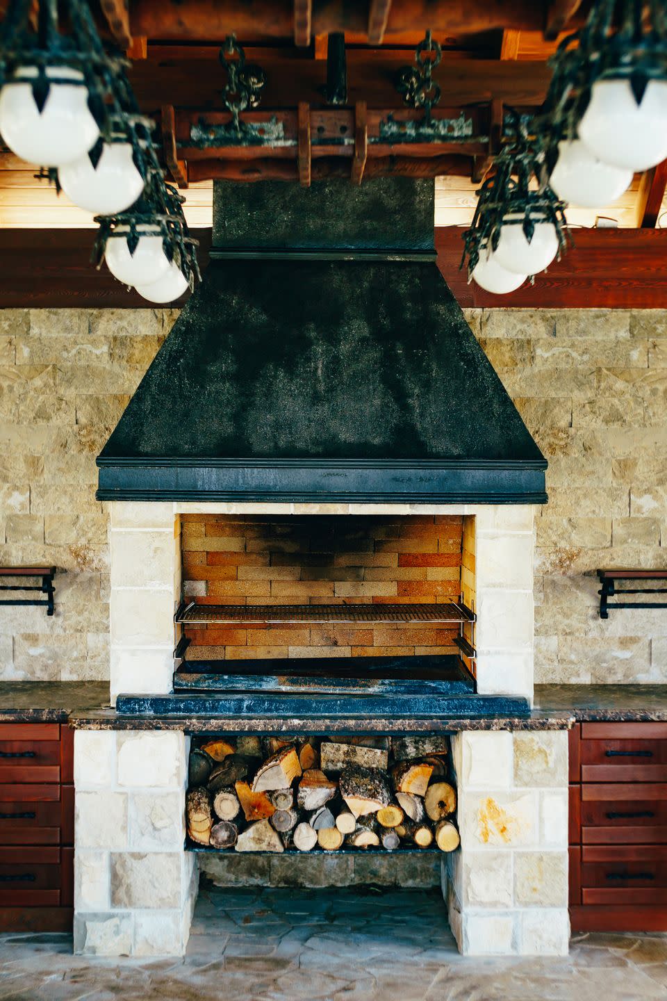 outdoor kitchen ideas fireplace