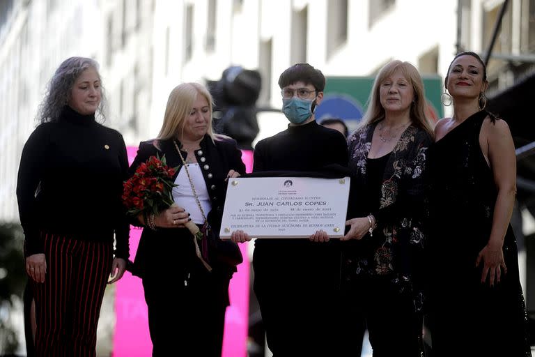 Reconocimiento a Juan Carlos Copes, en el Mundial de Tango que se llevó a cabo al aire libre en la Diagonal Norte