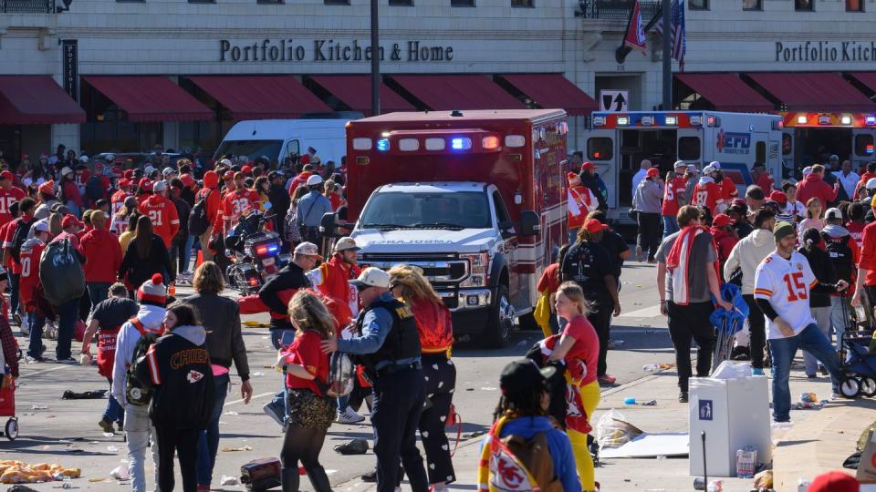 Polizeieinsatz bei Super-Bowl-Parade. (Bild: Reed Hoffmann/AP/dpa)