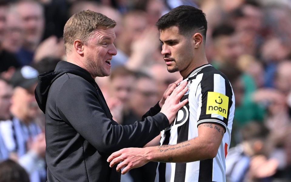 Eddie Howe congratulates Bruno Guimaraes