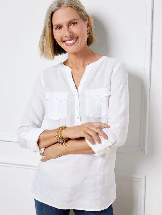 Woman wearing Talbots linen band collar popover