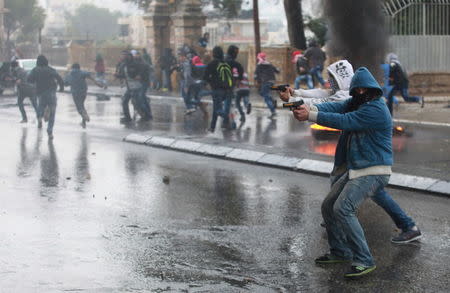 Undercover Israeli security personnel point their pistols as they move towards Palestinian protesters during clashes in the West Bank city of Bethlehem November 6, 2015. REUTERS/Abdelrahman Younis