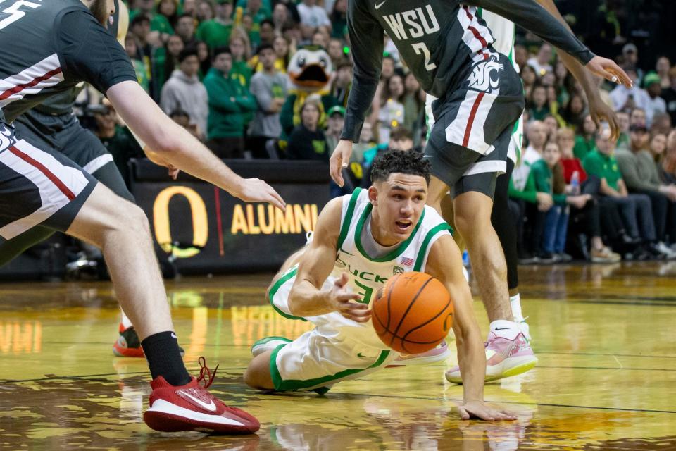 Oregon guard Jackson Shelstad passes off the ball as the Oregon Ducks host the Washington State Cougars Saturday Feb. 10, 2024 at Matthew Knight Arena in Eugene, Ore.