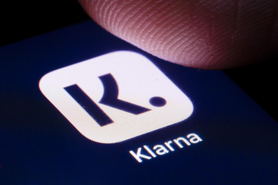 BERLIN, GERMANY - APRIL 22: The logo of Swedish payment provider Klarna is shown on the display of a smartphone on April 22, 2020 in Berlin, Germany. (Photo by Thomas Trutschel/Photothek via Getty Images)