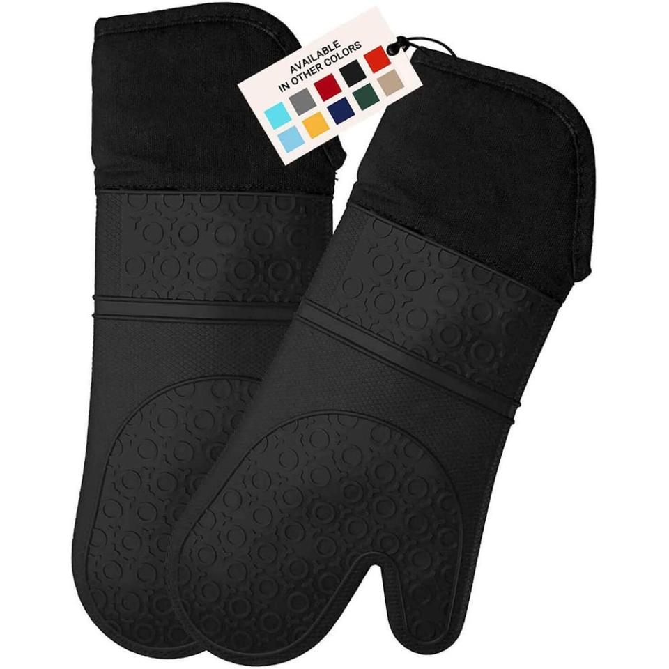 1) HOMWE Silicone Oven Mitts with Quilted Cotton Lining