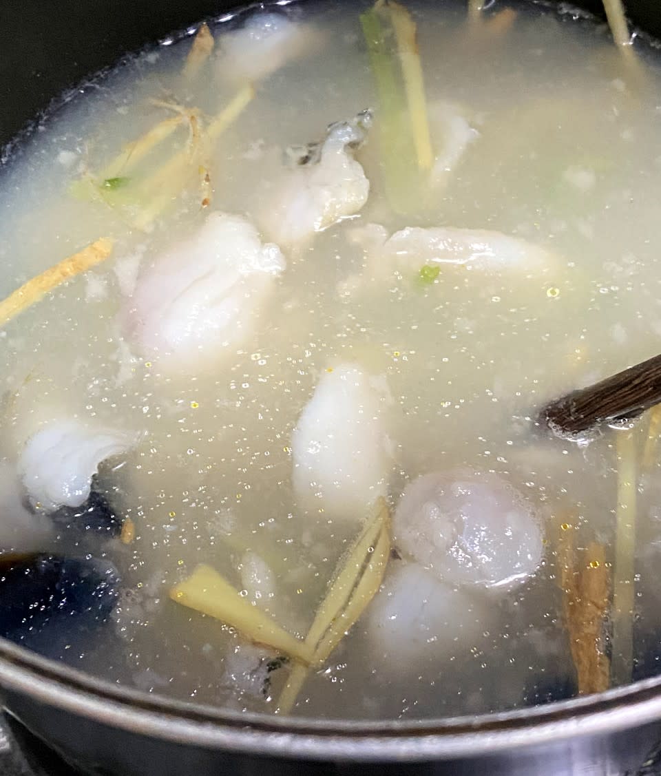 湯水食譜│芫荽皮蛋魚片湯   加多一樣材料更下火