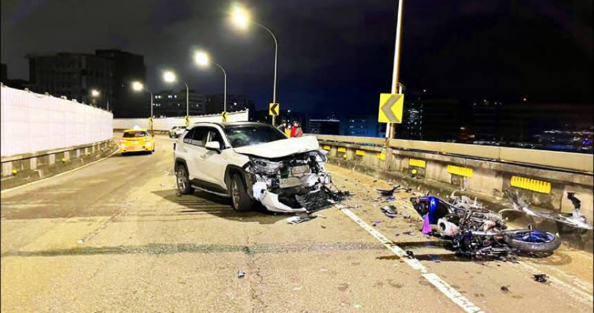 伍女逆向開車行經北市環東大道時，撞死劉姓重機騎士。（圖／翻攝資料畫面）