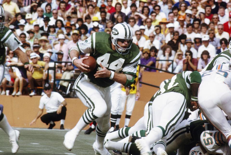 MIAMI - NOVEMBER 1971: John Riggins of the New York Jets runs against the Miami Dolphins at the Orange Bowl on November 1971 in Miami, Florida. (Photo by Focus On Sport/Getty Images)