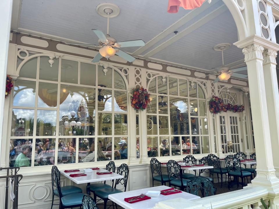 empty covered patio at tony's town square restaurant in magic kingdom at disney world