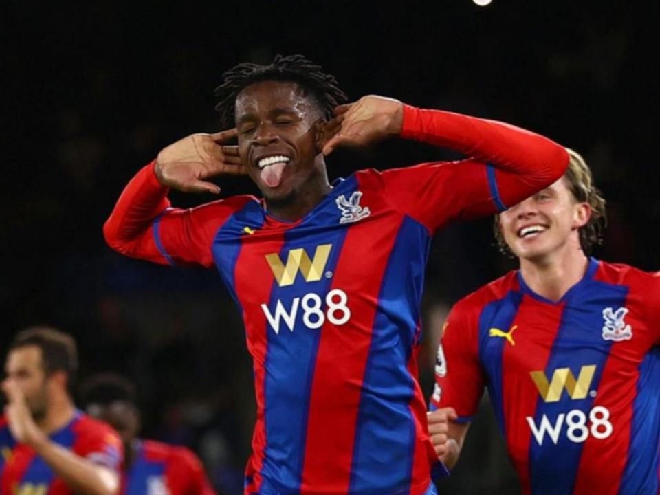 Wilfried Zaha celebrates scoring from the penalty spot (AFP via Getty Images)