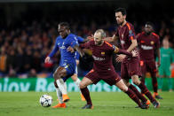 <p>Dès la reprise, Andres Iniesta tente sa chance d’un puissant tir à l’extérieur de la surface. Barcelone est mieux entré dans cette seconde période que leur adversaire du soir. (Photo : Getty) </p>