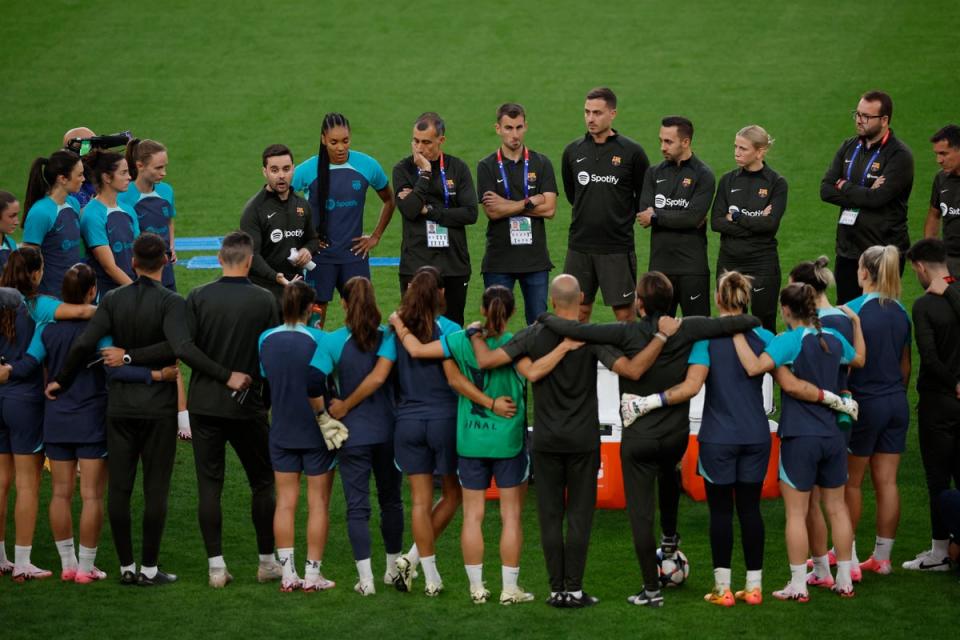 Barcelona coach Jonatan Giraldez talks to his players before the Women’s Champions League final in Bilbao  (REUTERS)