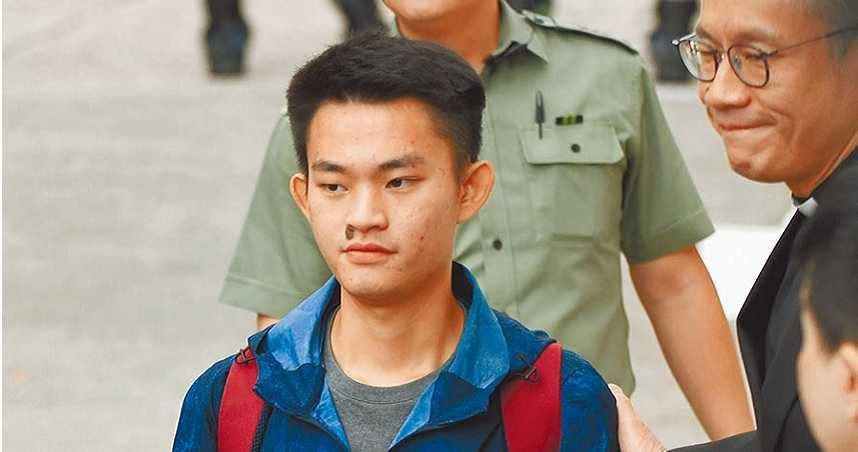 圖為陳同佳在香港出獄。（新華社）