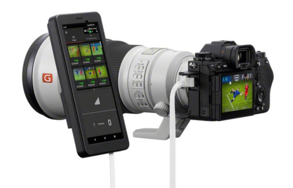 Sony再次針對數位單眼、專業攝影器材連網傳送內容需求，推出支援5G上網的行動數據傳輸設備「PDT-FP1」