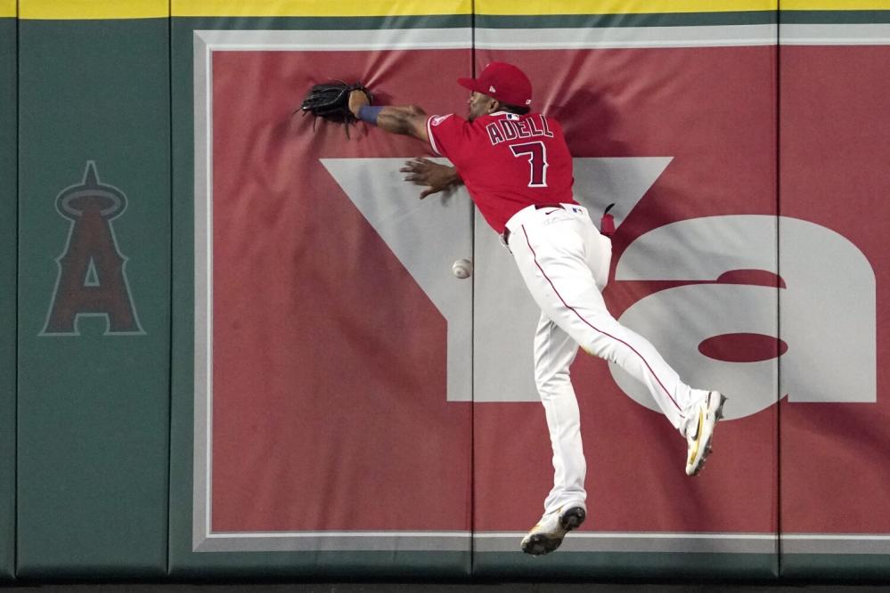 Kershaw perfect into 8th inning; Dodgers beat Angels 9-1