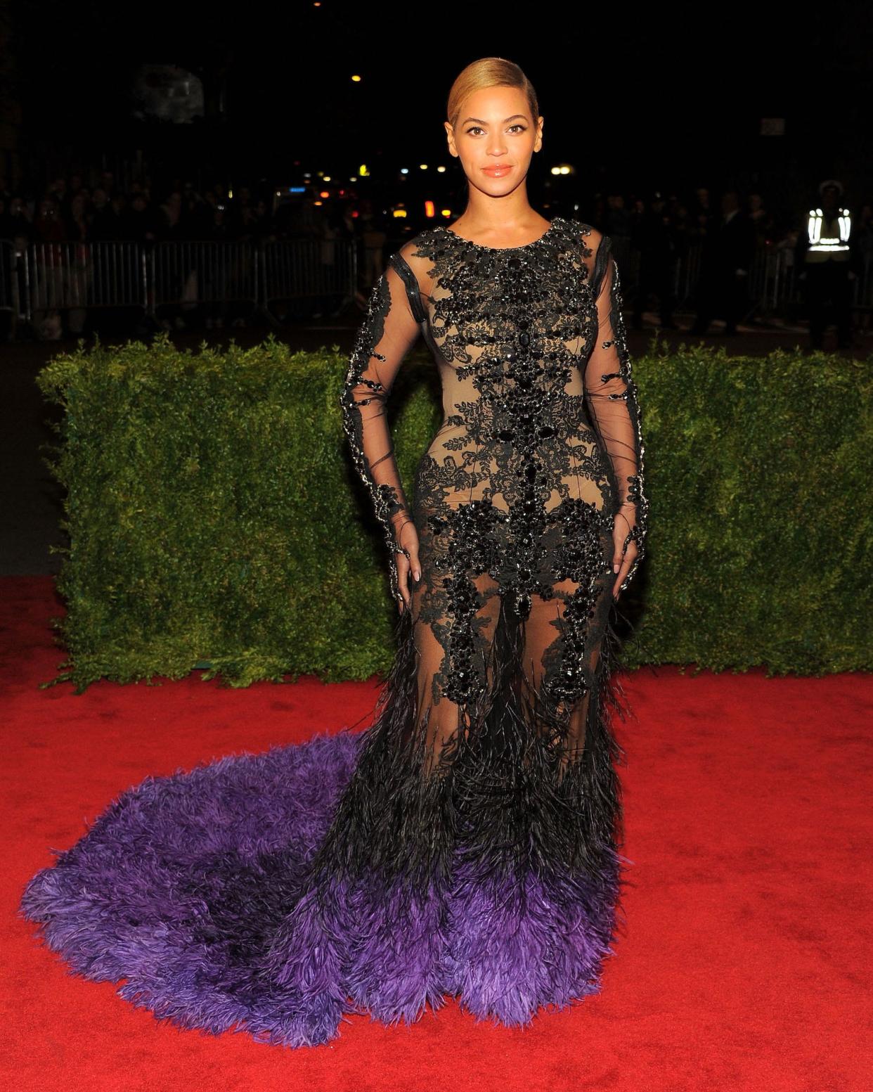 Beyoncé attends the 2012 Met Gala.