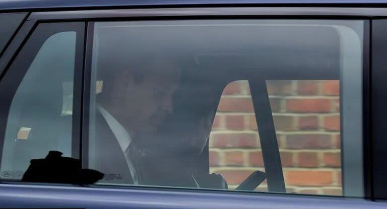 Imagen publicada por la BBC en la que se ve a la Princesa de Gales en público con William, mientras la pareja salía de Windsor en un auto