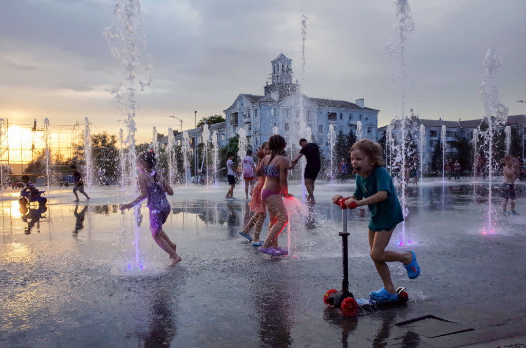 kids-playing-hot-day-ukraine