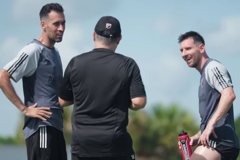 Martino conversa con los referentes de Inter Miami: Busquets y Messi