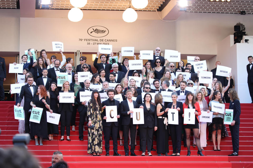 Les signataires du manifeste « CUT ! », ici sur les marches du Festival de Cannes, lundi 22 mai.