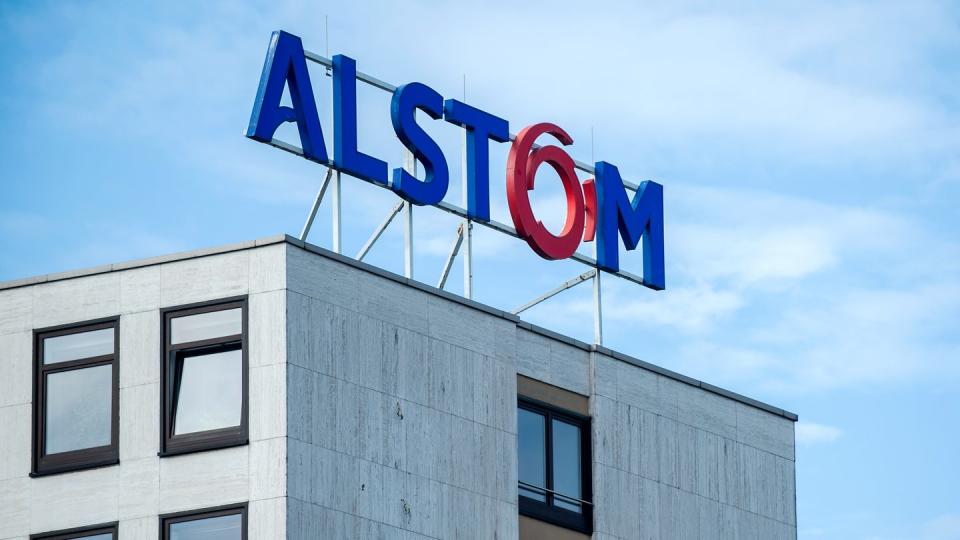 Der Bahntechnik-Konzern Alstom aus Frankreich plant die Übernahme der Zugsparte des kanadischen Unternehmens Bombardier.