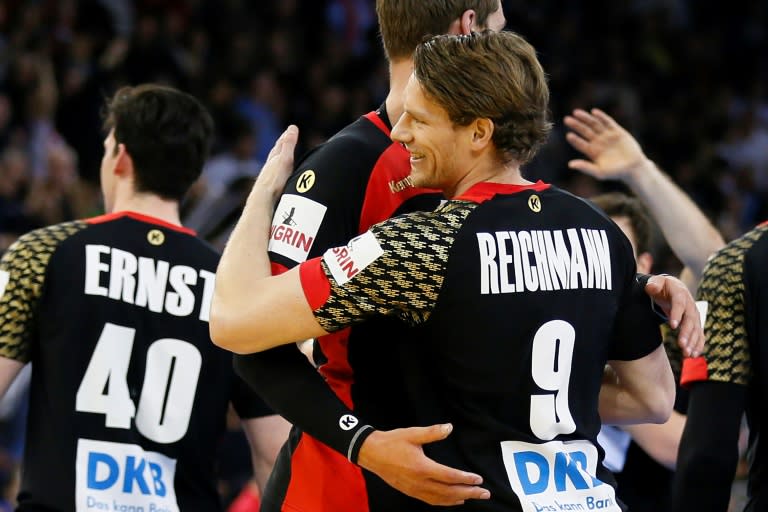 Germany's Tobias Reichmann celebrates with teammates after winning their handball match against Croatia on January 20, 2017 at the Kindarena in Rouen