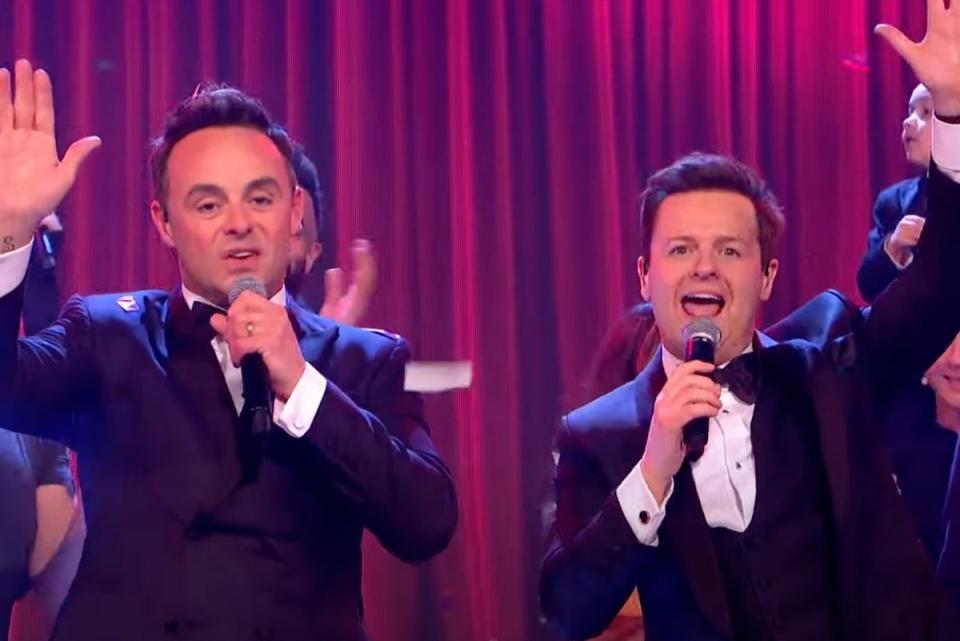 Presenting duo Ant and Dec waving goodbye to audience (ITV)
