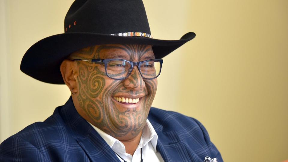 Der Co-Vorsitzende der Maori-Partei, Rawiri Waititi, bezeichnet Krawatten als "koloniale Schlinge".