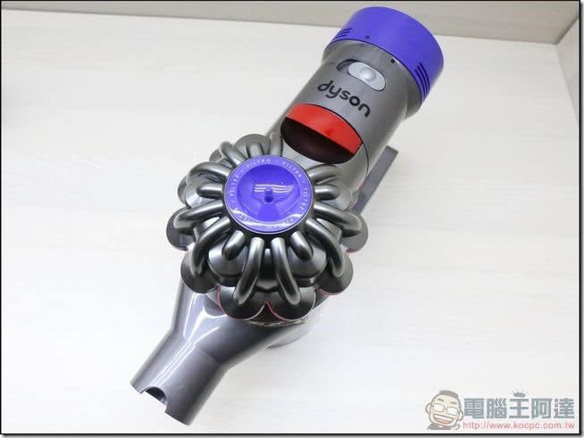 Dyson V8 Fluffy開箱評測體驗新一代設計超強續航噪音減半的多功能無線吸塵器